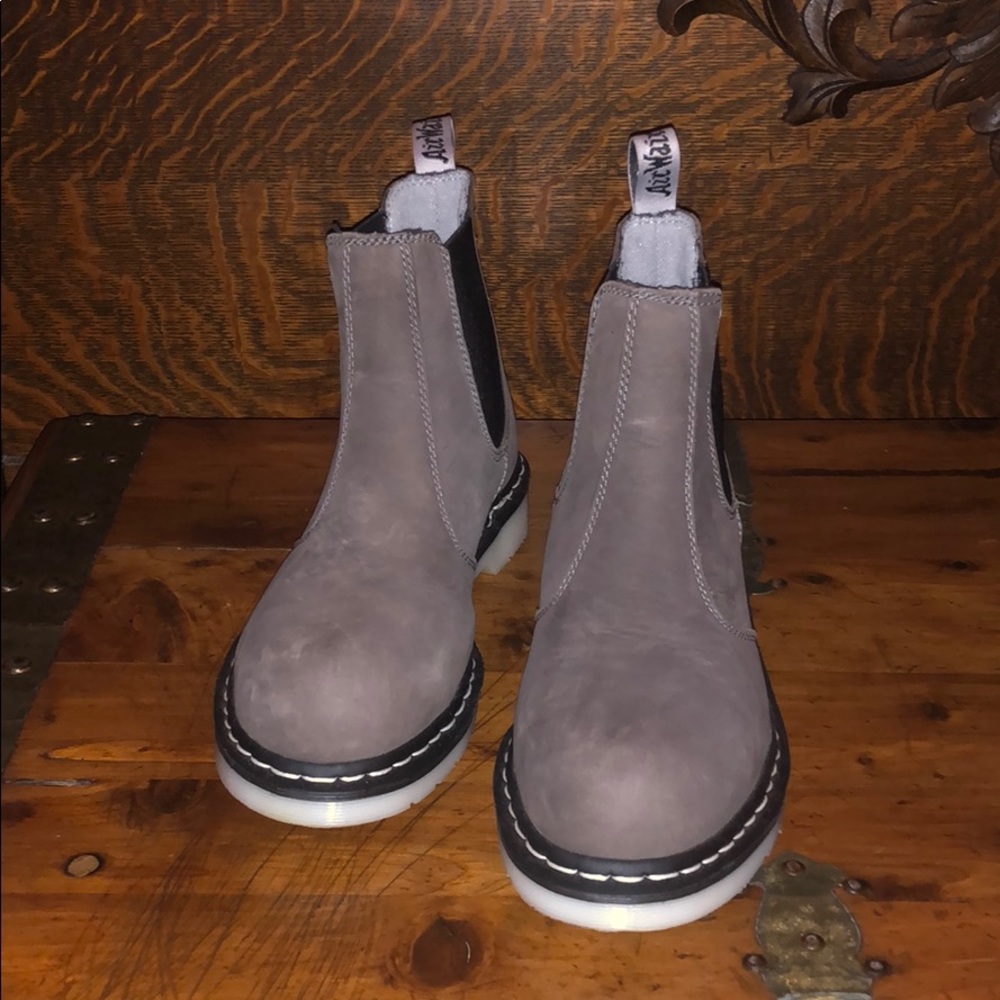 Women’s Chelsea Dr. Martens Boot